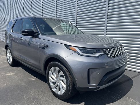 New 2025 Land Rover Discovery S image 6