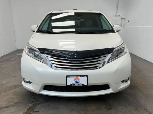 Used 2017 Toyota Sienna Limited Premium AWD/4WD image 2