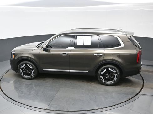 Used 2024 Kia Telluride S image 39