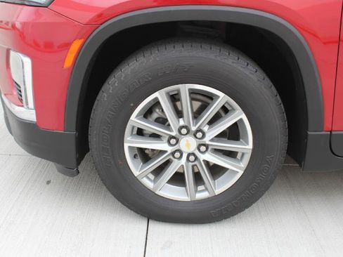 Used 2023 Chevrolet Traverse LT image 38