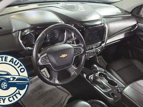 Used 2021 Chevrolet Traverse Premier image 11