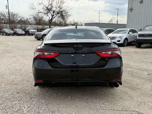 Used 2021 Toyota Camry SE image 5