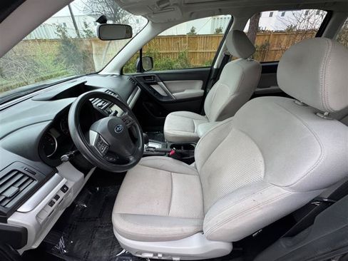 Used 2014 Subaru Forester 2.5i Premium AWD/4WD image 31