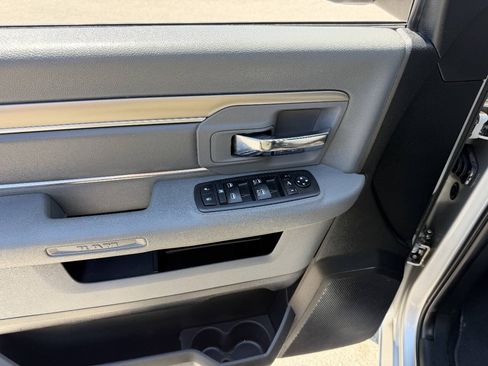 Used 2017 RAM 1500 Classic SLT w/ SLT Plus D←cor Group AWD/4WD image 15
