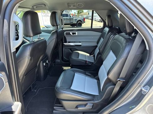 Used 2024 Ford Explorer XLT w/ Equipment Group 202A RWD image 9