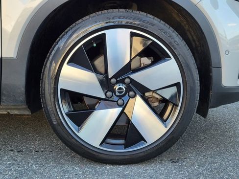 Used 2023 Volvo XC40 Recharge Ultimate image 18