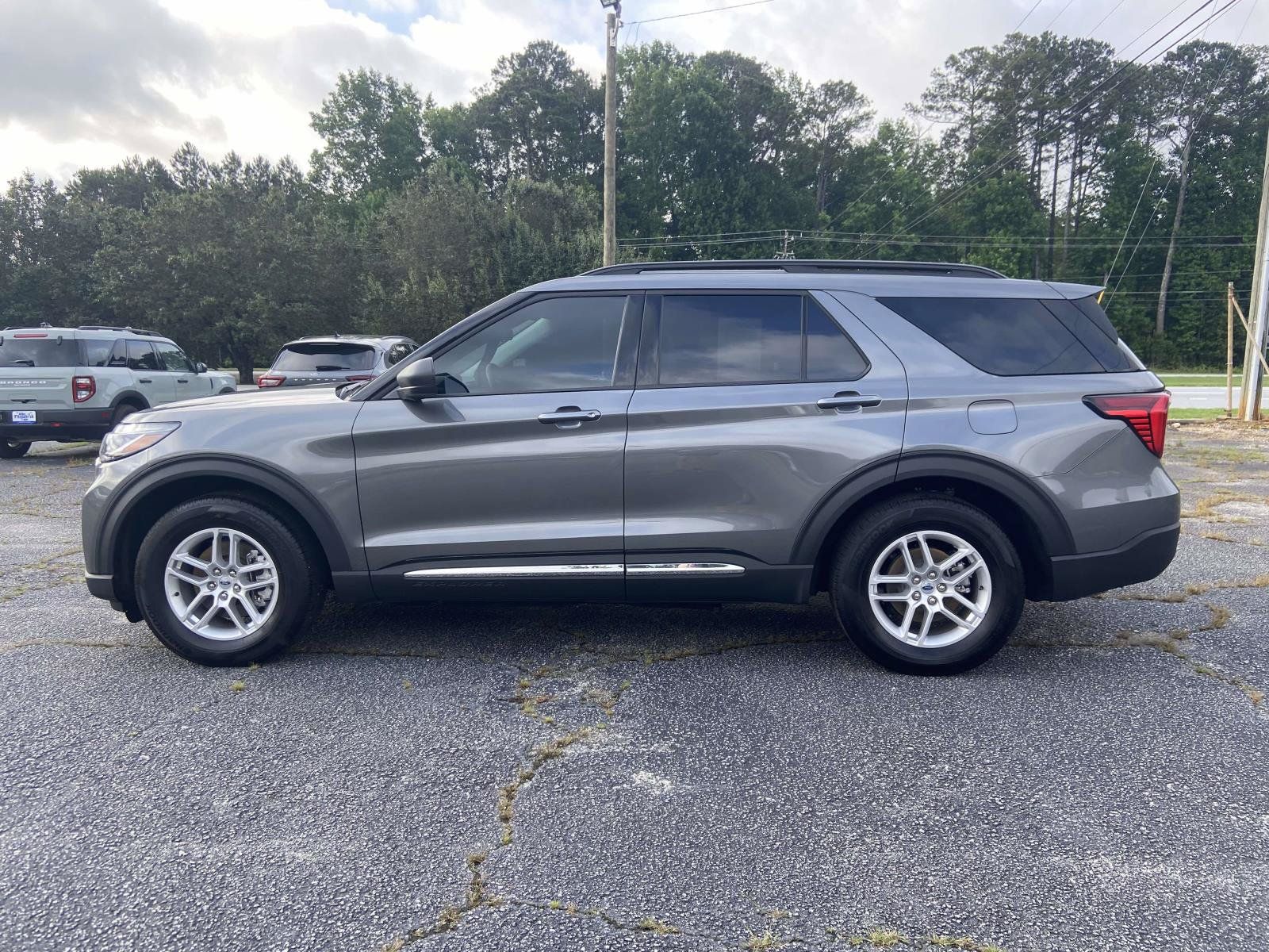 Used 2025 Ford Explorer Active w/ Active Comfort Package RWD image 6