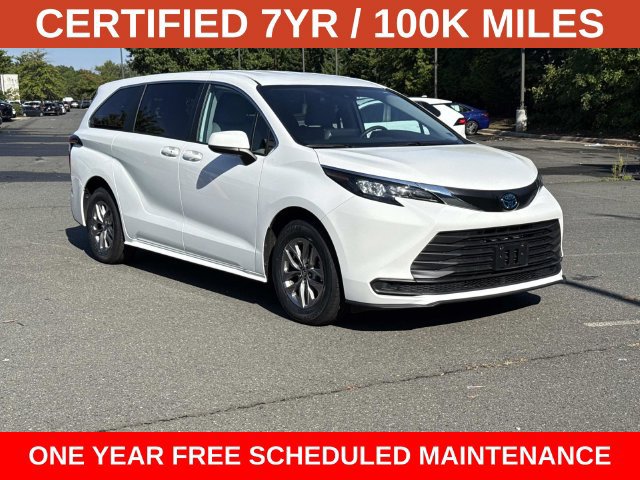 Used 2024 Toyota Sienna LE FWD image 1