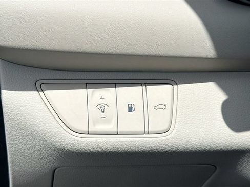Used 2025 Genesis G70 2.5T RWD image 10