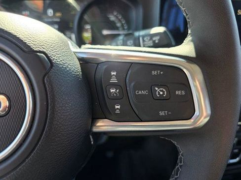 Used 2025 Jeep Wrangler Sahara image 26