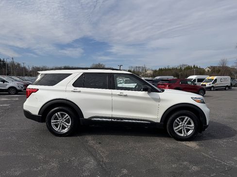 Certified 2022 Ford Explorer XLT w/ Equipment Group 202A image 8