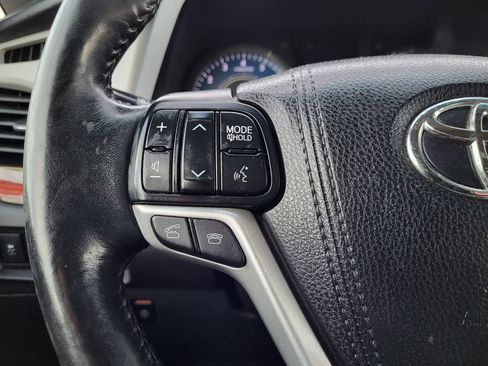 Used 2017 Toyota Sienna Limited image 24