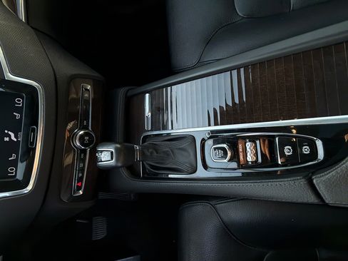 Used 2019 Volvo XC90 T6 Momentum w/ Advanced Package AWD/4WD image 16