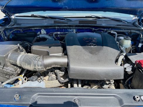 Used 2016 Toyota Tacoma SR5 w/ SR5 Appearance Package (SN) image 26