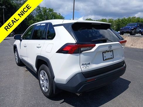 Used 2023 Toyota RAV4 LE AWD/4WD image 4