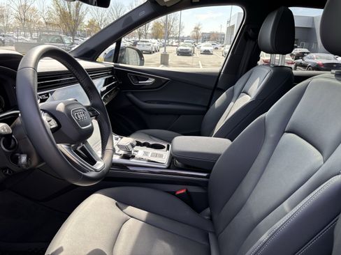Certified 2025 Audi Q7 2.0T Premium w/ Convenience Plus Package AWD/4WD image 16