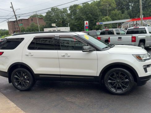 Used 2019 Ford Explorer XLT w/ XLT Sport Appearance Package AWD/4WD image 5