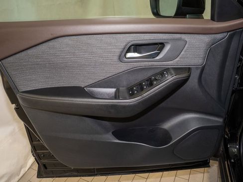 Certified 2023 Nissan Rogue SV image 11