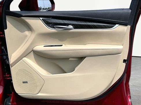 Used 2017 Cadillac XT5 FWD image 19