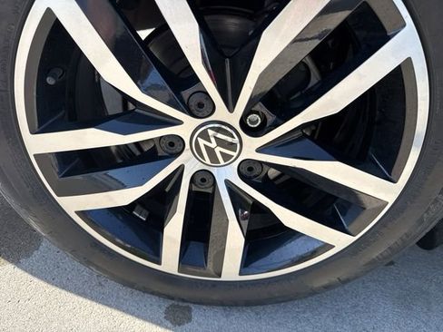 Used 2025 Volkswagen Jetta SE FWD image 11
