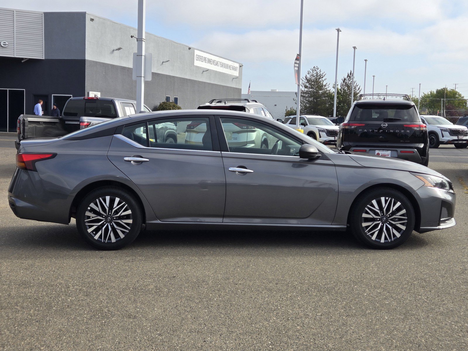 Certified 2025 Nissan Altima 2.5 SV FWD image 3