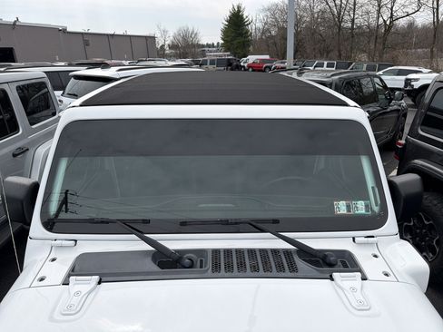 Used 2023 Jeep Wrangler Sahara w/ Cold Weather Group image 5