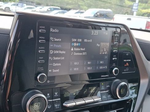 Used 2021 Toyota Highlander L AWD/4WD image 29