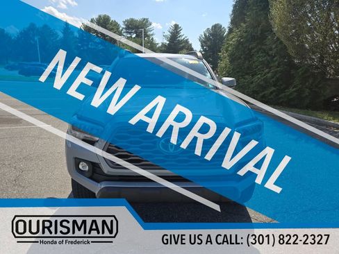 Used 2020 Toyota Tacoma TRD Off-Road w/ TRD Premium Off Road Package image 3