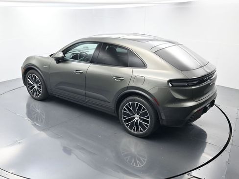 Certified 2025 Porsche Macan Electric image 34