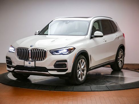 Used 2022 BMW X5 xDrive40i w/ Parking Assistance Package AWD/4WD image 1