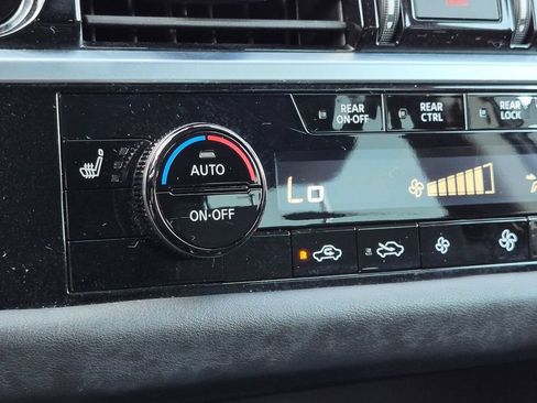 Used 2025 Nissan Pathfinder SV AWD/4WD image 19