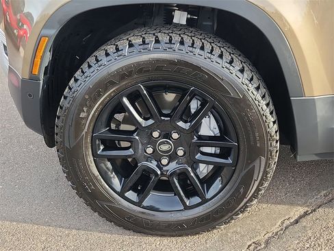 Used 2025 Land Rover Defender 110 S image 26