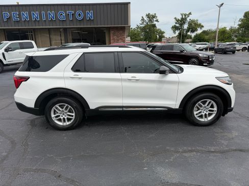 Used 2025 Ford Explorer Active AWD/4WD image 19