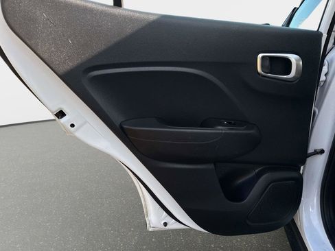 Used 2023 Hyundai Venue SEL image 11