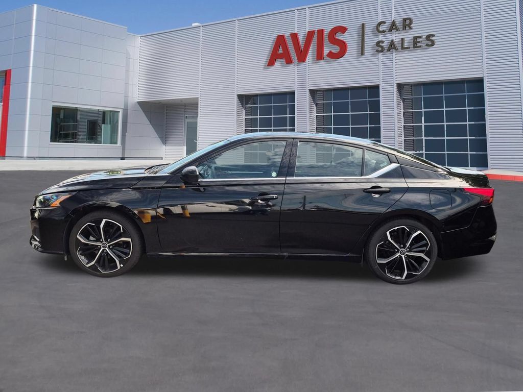 Used 2025 Nissan Altima 2.5 SR FWD image 10