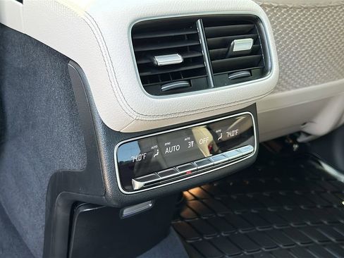 Used 2025 Mercedes-Benz GLS 450 4MATIC image 26
