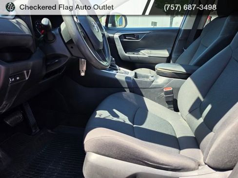 Used 2021 Toyota RAV4 LE AWD/4WD image 9