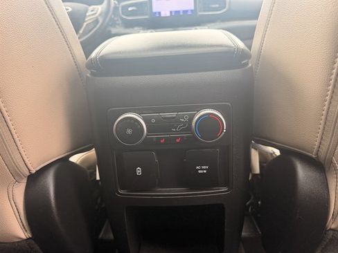 Used 2021 Ford Explorer Limited w/ Equipment Group 301A AWD/4WD image 6