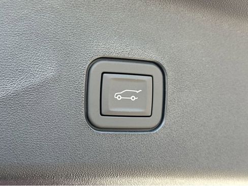 New 2026 Cadillac Vistiq Sport w/ LPO, Floor Liner Package image 13