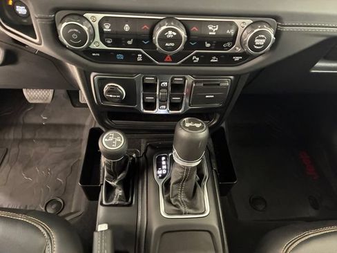Used 2024 Jeep Wrangler Unlimited Sahara w/ Technology Group AWD/4WD image 21