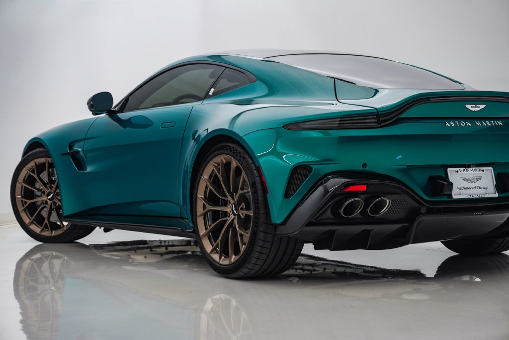 Used 2025 Aston Martin V8 Vantage Coupe RWD image 9