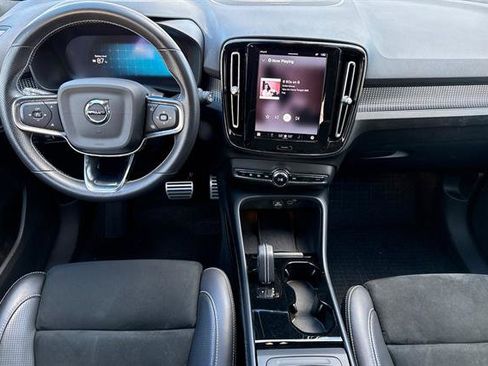 Used 2021 Volvo XC40 P8 Recharge w/ Advanced Package image 14