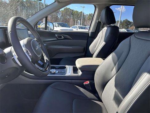 New 2026 Kia Carnival LXS image 3