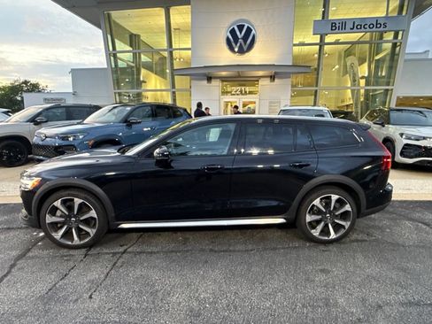 Used 2024 Volvo V60 B5 Cross Country Ultimate w/ Protection Package Premier AWD/4WD image 3