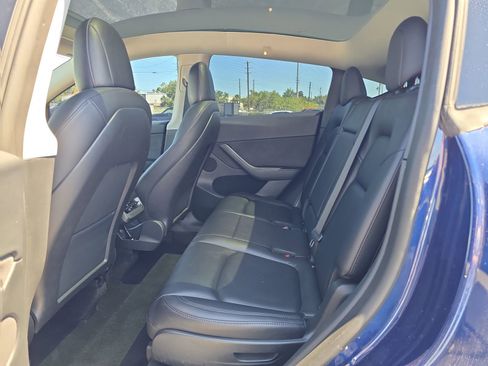 Used 2022 Tesla Model Y Long Range AWD/4WD image 13