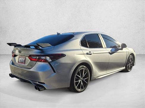 Used 2021 Toyota Camry SE image 5