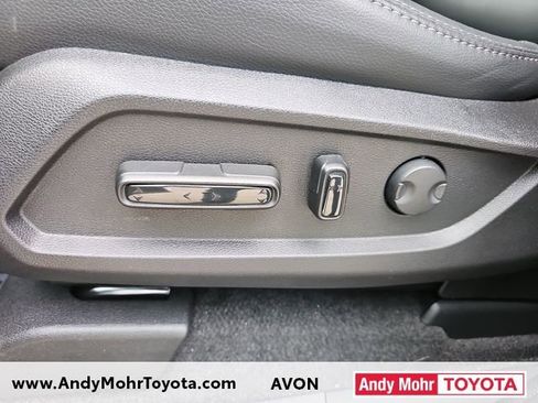 Used 2025 Honda Pilot Touring image 13