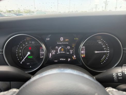Used 2023 Jeep Wrangler Unlimited Sahara w/ Cold Weather Group AWD/4WD image 21