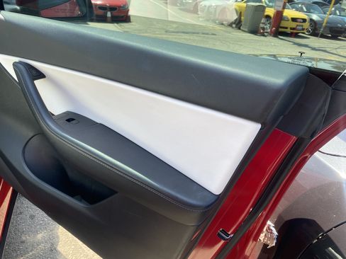 Used 2021 Tesla Model Y Long Range AWD/4WD image 23