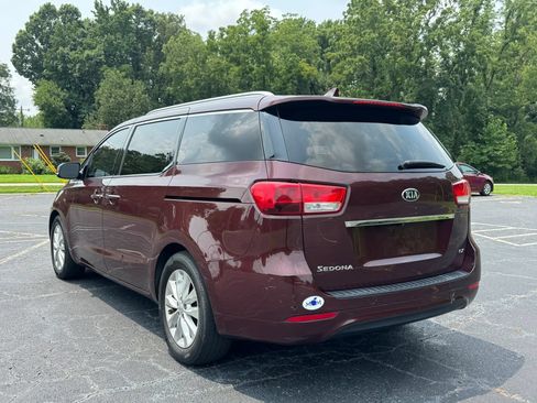 Used 2018 Kia Sedona EX FWD image 5